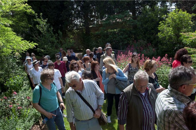 visitatori in giardino